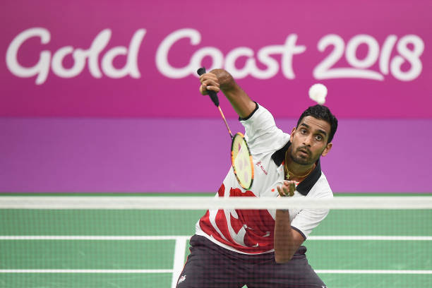 羽毛球場(chǎng)標(biāo)準(zhǔn)高度要求：網(wǎng)高與場(chǎng)地凈空尺寸