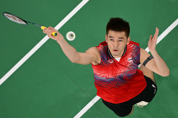 羽毛球發(fā)球規(guī)則：站位、高度與違例詳解