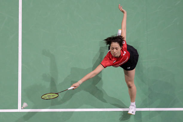 羽毛球拍磅數(shù)選擇：初中生適合多少磅？