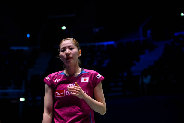 如何掌握單腳殺球？提升羽毛球進(jìn)攻威力