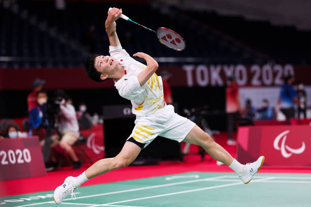 羽毛球?qū)崙?zhàn)技巧大全 - 基本打法+常見錯(cuò)誤糾正視頻指南