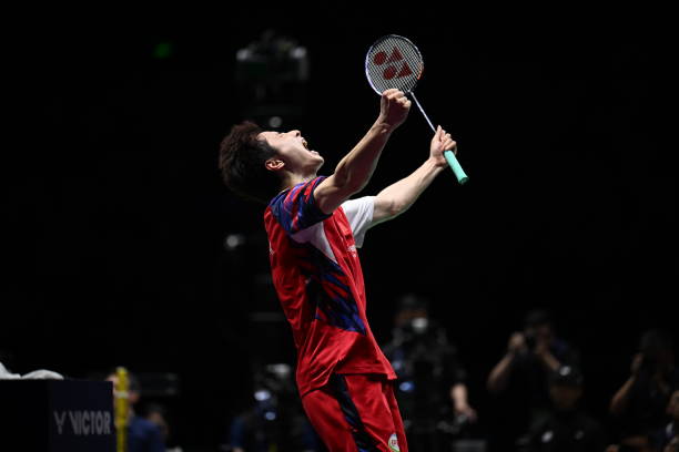 羽毛球技術圖解：正手高遠球與反手挑球的正確姿勢