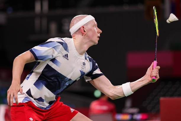 天斧99 vs 天斧100ZZ：哪款才是尤尼克斯進(jìn)攻拍之王？