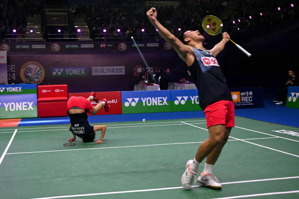 新手必看:羽毛球單打發(fā)球站位的常見錯誤與糾正