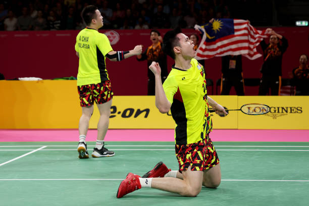 羽毛球步法與擊球要領(lǐng)：動(dòng)態(tài)視頻+靜態(tài)圖解對(duì)照