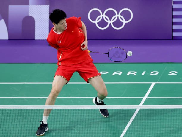 黑白線(xiàn)稿變彩色：羽毛球拍簡(jiǎn)筆畫(huà)涂色藝術(shù)