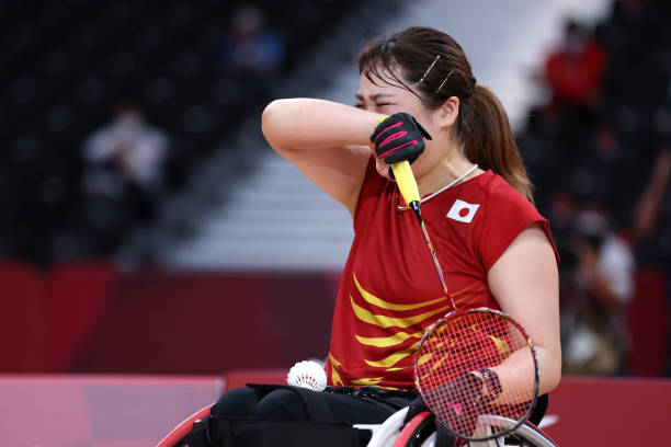 強(qiáng)勁羽毛球拍對比其他品牌，哪款更值得買？