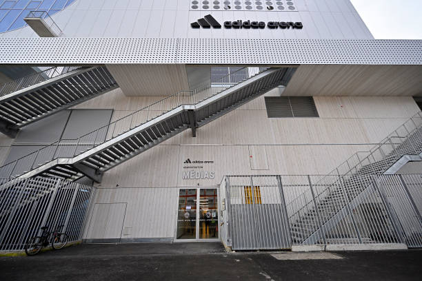 羽壇傳奇的永恒印記：李宗偉紀念拍致敬經典