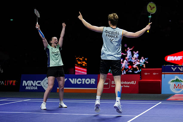 羽毛球單打與雙打場地的長寬比例差異