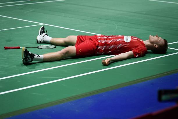 羽毛球狂熱愛(ài)好者：他的球拍與汗水交織的故事