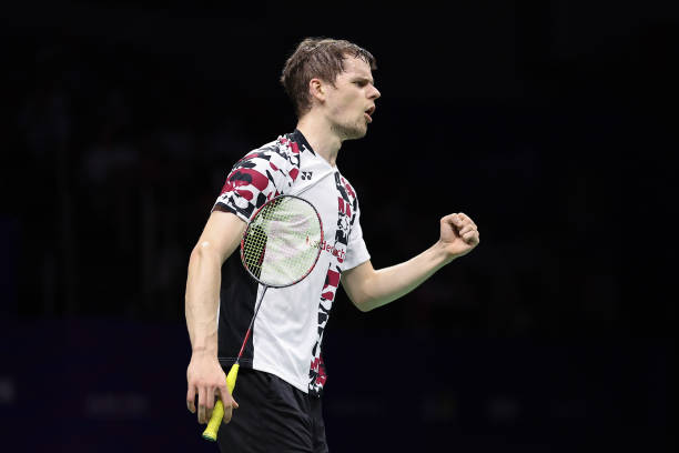 羽毛球單打發(fā)球界限：從規(guī)則到實戰(zhàn)應(yīng)用