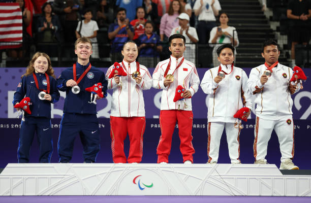 黑白線描or彩色涂鴉？?jī)煞N風(fēng)格羽毛球繪畫指南