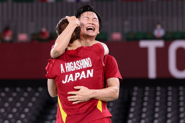 羽毛球單打發(fā)球與雙打發(fā)球的區(qū)別與技巧