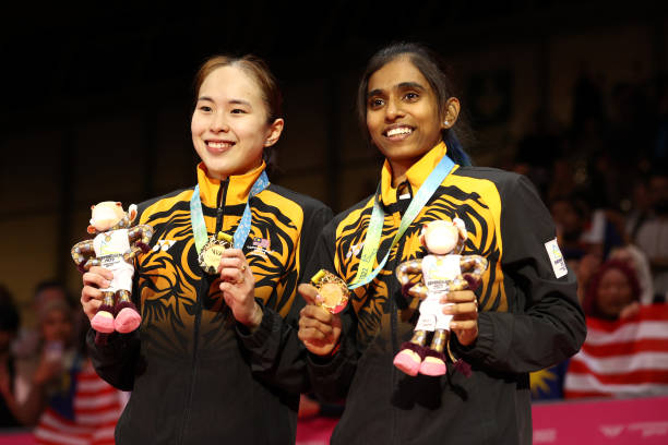 羽毛球比賽規(guī)則：單打和雙打的邊界線示意圖