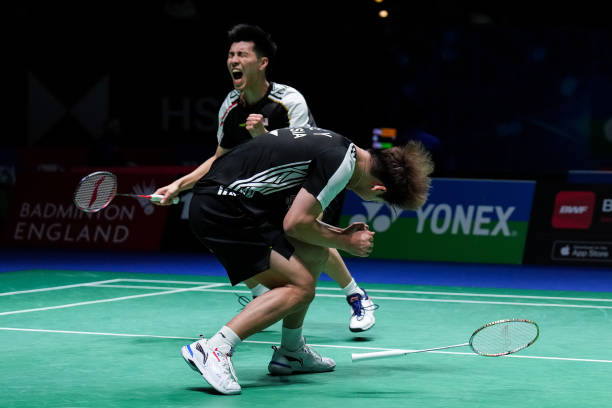 羽毛球單打VS雙打：邊界線究竟有何不同？