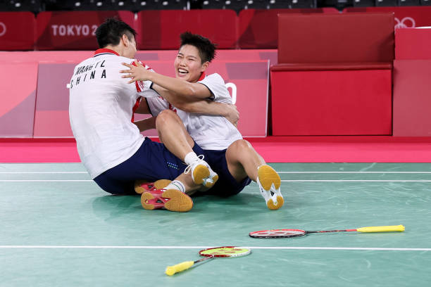 羽毛球發(fā)球常見錯(cuò)誤Top5及糾正方法（附對(duì)比演示