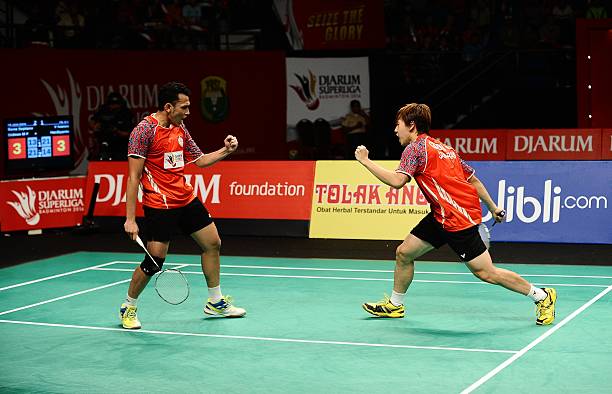 成人羽毛球拍重量怎么選？輕拍和重拍的區(qū)別