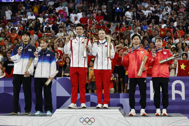 羽毛球拍屬于什么類型的體育用品？