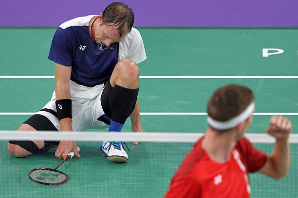 羽毛球場上的線：發(fā)球區(qū)、邊線、端線都是干嘛的？