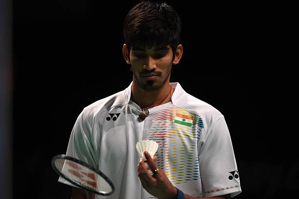 羽毛球發(fā)球步法教程：如何穩(wěn)定發(fā)力？看這里就夠了！