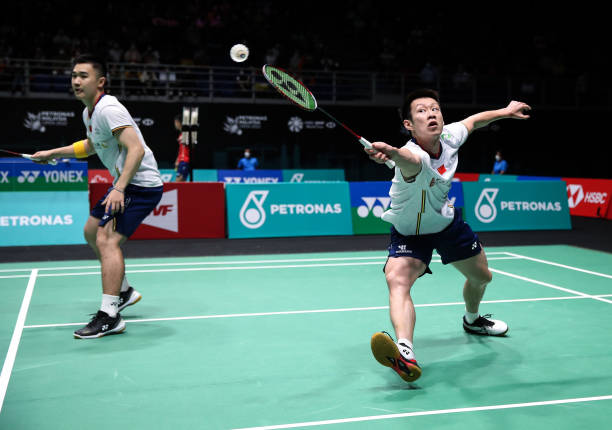 輕量級(jí)還是進(jìn)攻型？不同打法羽毛球拍選購(gòu)攻略