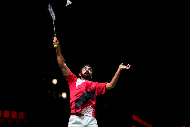 羽毛球單打發(fā)球訓(xùn)練指南：姿勢(shì)與種類的實(shí)戰(zhàn)練習(xí)方法