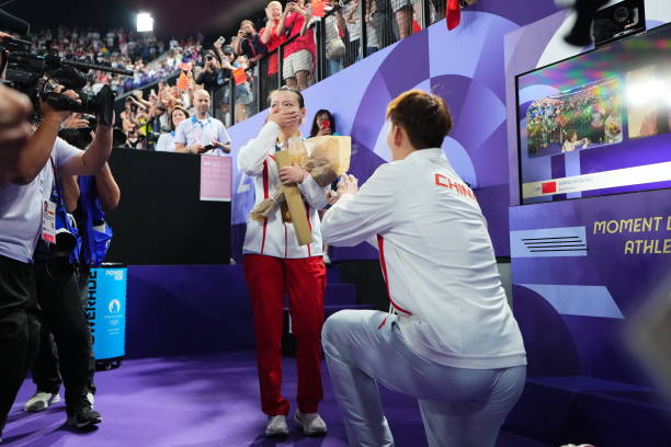 表情+動作點睛：讓卡通羽毛球女孩更生動的秘訣