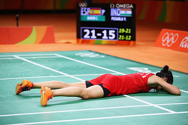 新手必學(xué)！羽毛球單打和雙打規(guī)則圖解速成