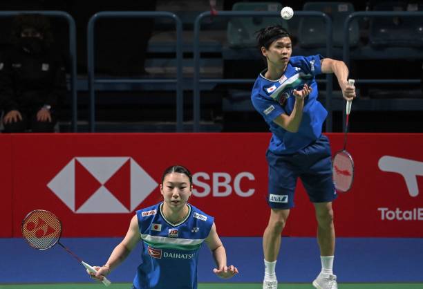 亞獅龍高端羽毛球?qū)Ρ龋航饦?biāo)、銀標(biāo)、紅標(biāo)誰更勝一籌？