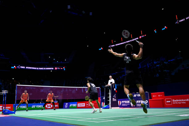 羽毛球短球發(fā)球要領(lǐng)：圖解低手發(fā)球的正確姿勢