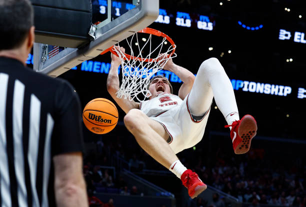 哈登生涯數(shù)據(jù)實(shí)時(shí)更新：4月1日數(shù)據(jù)趨勢分析