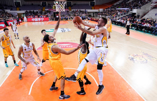 如何避免走步：提高運(yùn)球技術(shù)與腳步控制