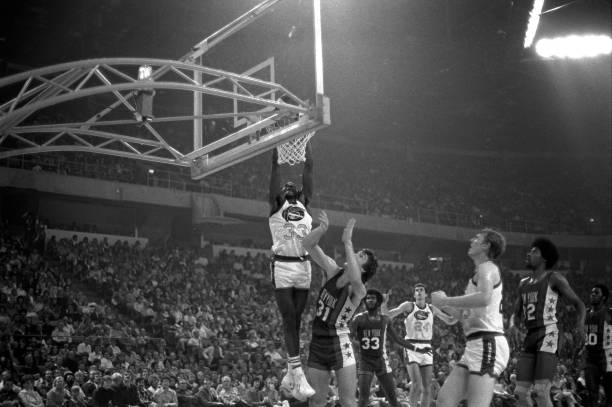 穿鞋vs赤腳：四大中鋒真實(shí)身高對(duì)比分析