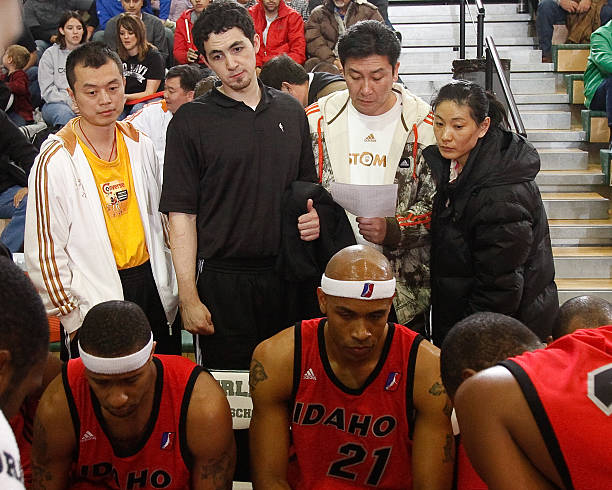 籃球規(guī)則全解圖：如何避免常見(jiàn)犯規(guī)并提升比賽表現(xiàn)