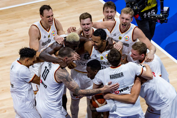 圖解籃球投籃：手部動作與身體協(xié)調(diào)的關(guān)鍵要點