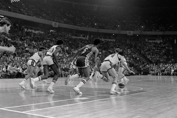 東部半決賽激戰(zhàn)正酣！最新比分速遞