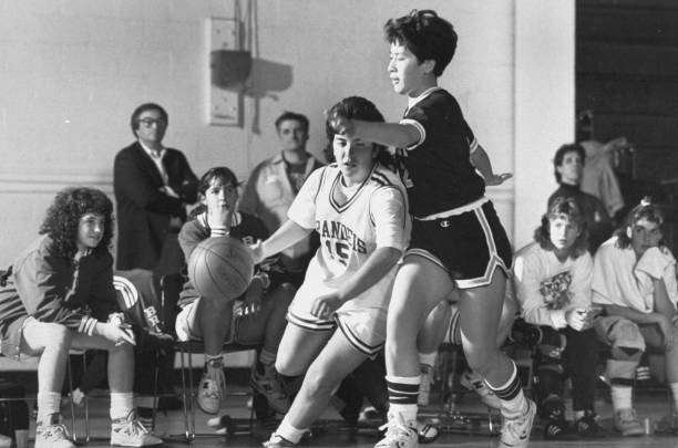 籃球犯規(guī)判定：帶球撞人倒地是否必要？