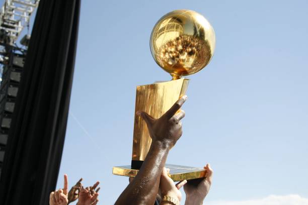 籃球基本功訓(xùn)練:10個動作全面解析