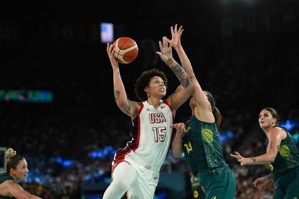 籃球戰(zhàn)術分析：得分后衛(wèi)與控球后衛(wèi)的優(yōu)劣對比