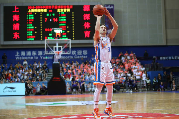 籃球場(chǎng)施工常見(jiàn)問(wèn)題及解決方案：從地基處理到表面維護(hù)