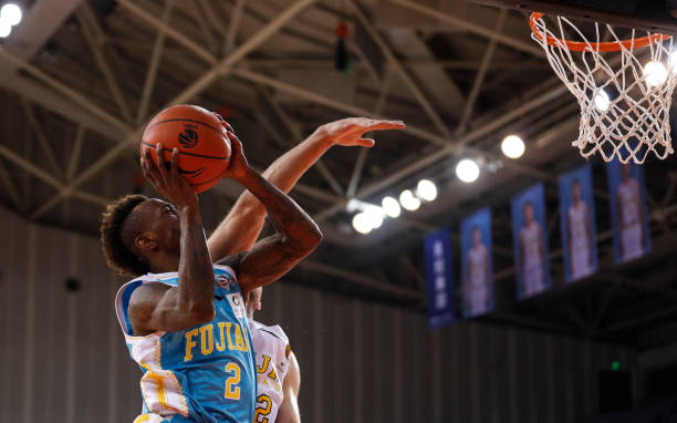 歷史十大中鋒最新排名：誰才是真正的籃下統(tǒng)治者？