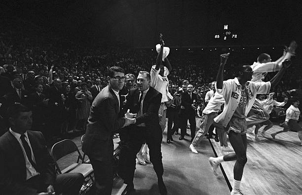 籃球場各區(qū)域尺寸指南：禁區(qū)、中圈與邊線