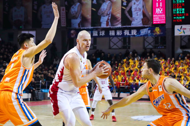 影評：籃球直播在線觀看高清直播——現(xiàn)實(shí)與夢想的碰撞