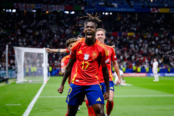 經(jīng)典重現(xiàn)：菲戈妙傳助攻C羅破門的精彩時(shí)刻