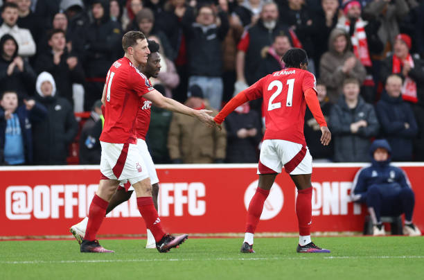 技術(shù)對比：馬拉多納的靈巧與羅納爾多的爆發(fā)力誰更強？