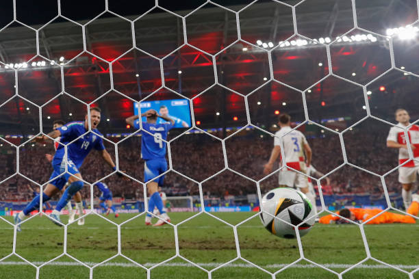 齊達(dá)內(nèi)之后，法國(guó)隊(duì)的中場(chǎng)魔術(shù)師在哪里？