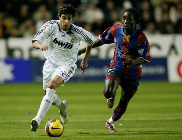 前沿足球2012評(píng)測(cè):革新玩法與經(jīng)典模式的完美融合