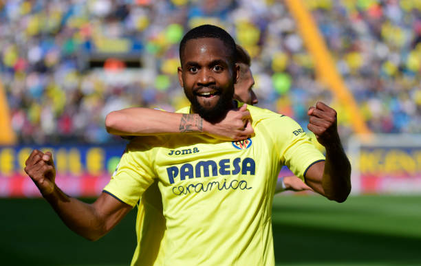 足球裁判體系揭秘：第四官員和替補(bǔ)裁判的區(qū)別是什么？