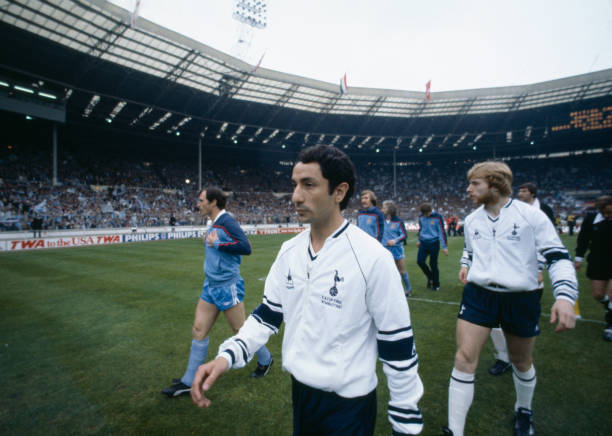 如何用腳背外側(cè)精準(zhǔn)射門？專業(yè)教練示范教學(xué)