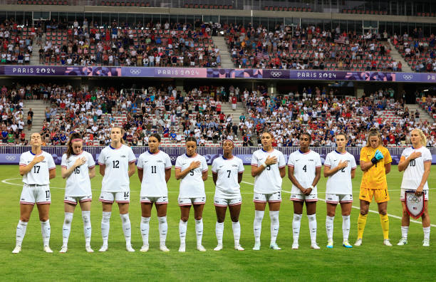 歐冠直播間間：戰(zhàn)術(shù)復(fù)盤與球星高光時刻